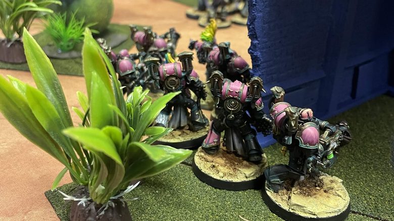Emperor's Children rücken durch den Dschungel vor